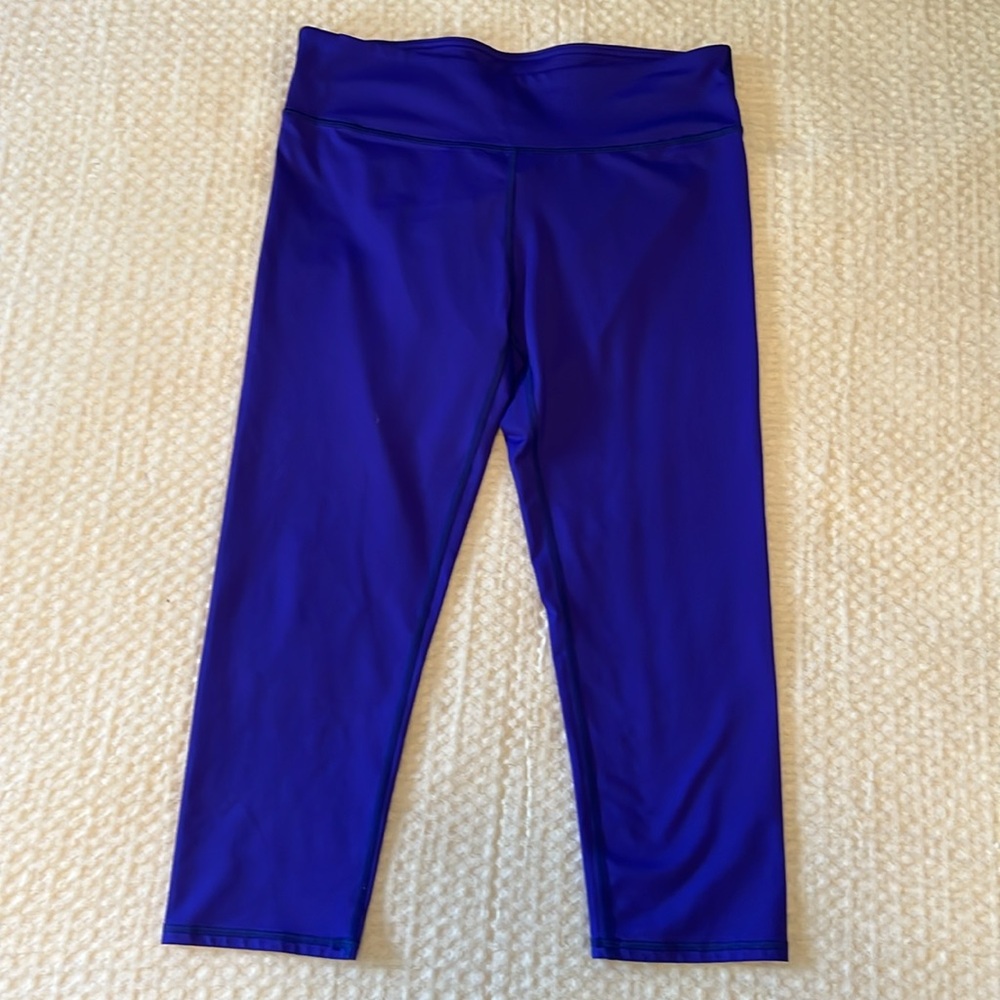 Fabletics Cobalt Blue Capri Leggings/Joggers Size Medium